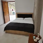 Farmhouse Qeparo