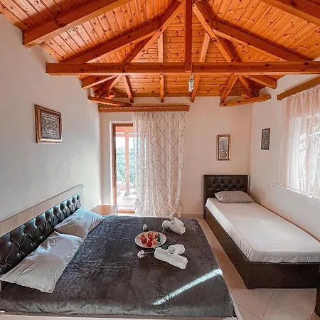 Farmhouse Qeparo