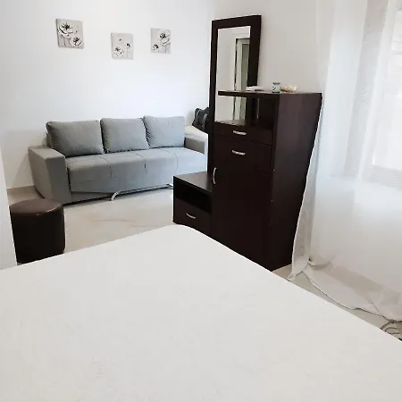 Farmhouse Qeparo Qeparo