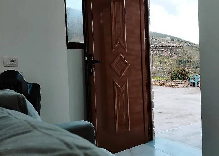Farmhouse Qeparo * Qeparo