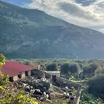 Farmhouse Qeparo