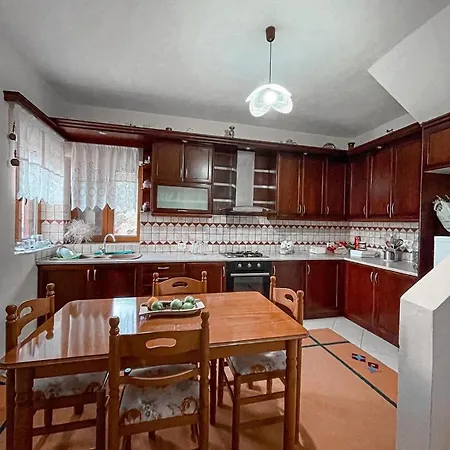 Farmhouse Qeparo Apartment *
