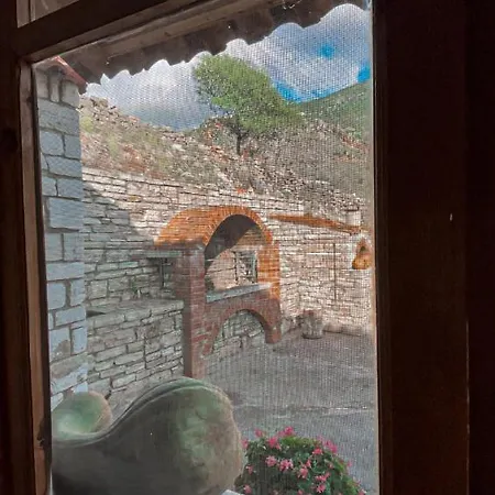 Farmhouse Qeparo Apartment *