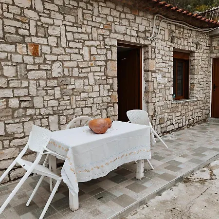 Farmhouse Qeparo *