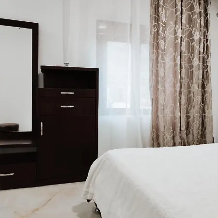 Farmhouse Qeparo Apartamento