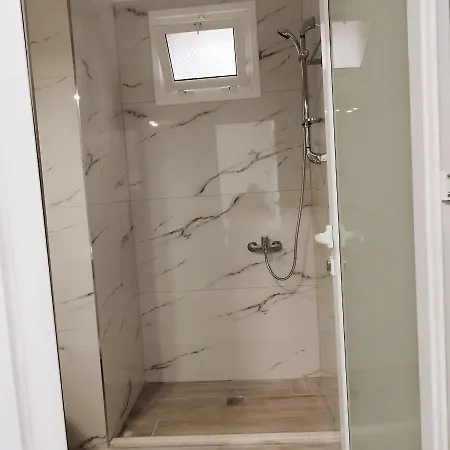 Farmhouse Qeparo * Qeparo