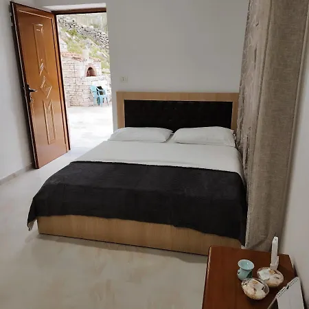 Farmhouse Qeparo