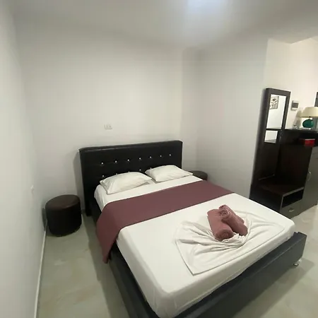 Farmhouse Qeparo Qeparo