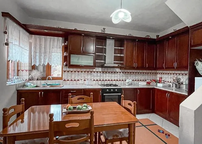 Farmhouse Qeparo 公寓 *